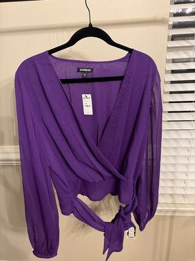 NWT V Neck Express Blouse